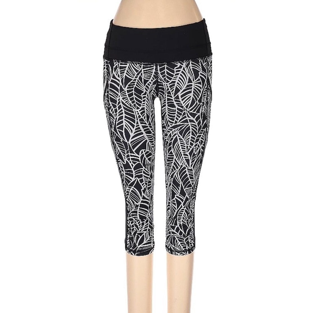 Black and White Lululemon Capri Leggings Size 4